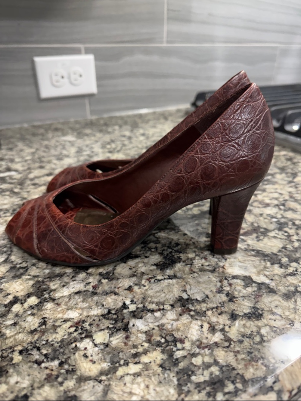 Michelle D Peep Toe Pumps in Brown - 6.5 - NWT - Picture 2 of 6